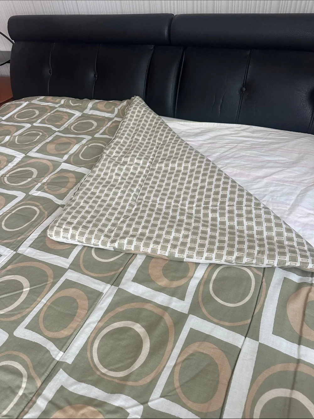 Olive Green and Beige Cotton Geometric Comforter - Twin